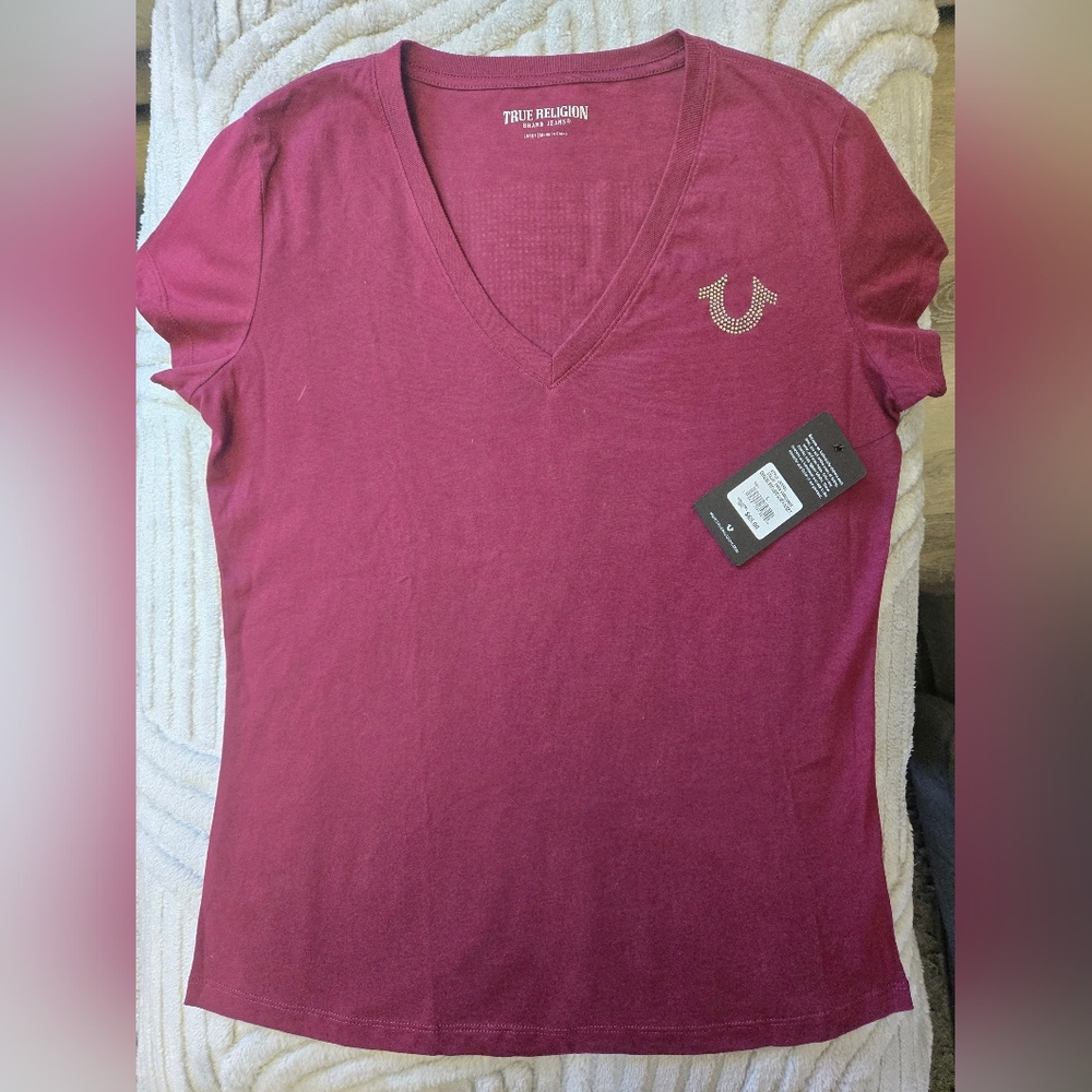 True Religion Burgundy V-Neck Tee With Silver Rhinestone Accents Large NWT